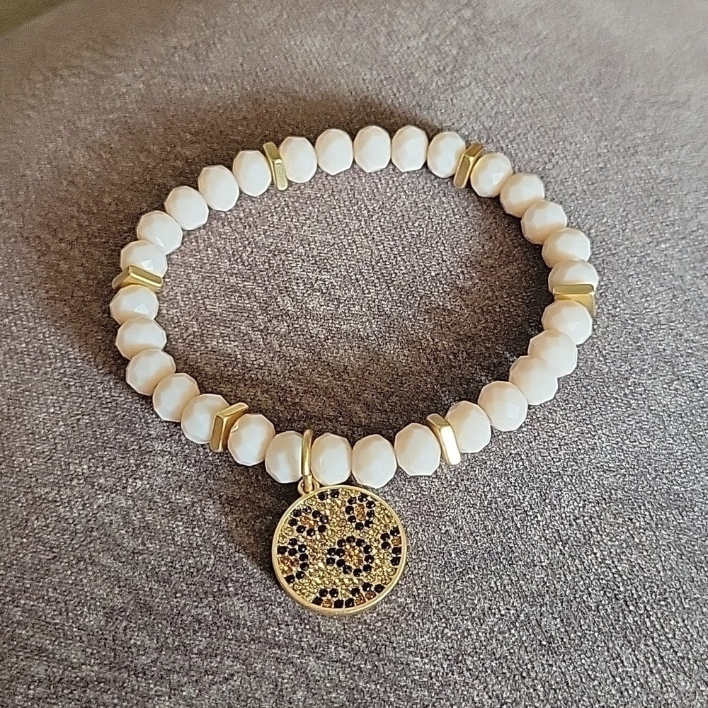 Cream Glass Beaded Leopard Print Charm Stretch Mobwife Bracelet - Picture 2 of 5